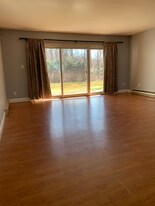 101 Candlewood Dr, Unit 101 in South Windsor, CT - Building Photo