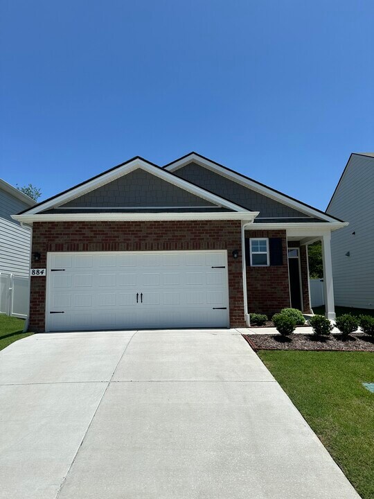 884 Long Leaf Rd in Lebanon, TN - Building Photo