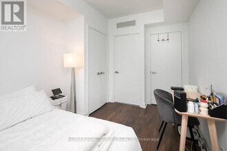 15-4215 Grenville St in Toronto, ON - Building Photo - Building Photo