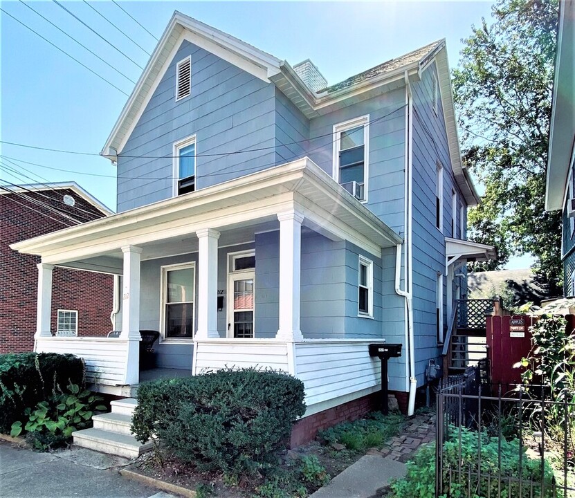 212 11th St in Parkersburg, WV - Building Photo