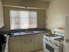 402 N Santa Ana Ave in Modesto, CA - Building Photo - Building Photo