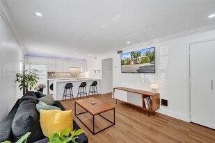 815 NE 28th St in Wilton Manors, FL - Building Photo