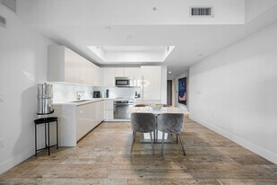 1060 Brickell Ave, Unit 2200 in Miami, FL - Building Photo