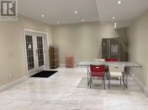 64 Churchill Ave in Toronto, ON - Building Photo - Building Photo