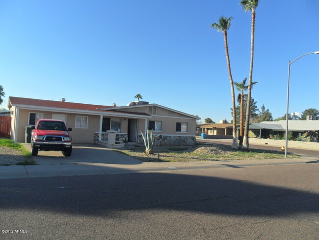 2335 W Wagoner Rd in Phoenix, AZ - Building Photo - Building Photo