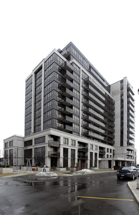 Metro Place Condos - M4 in Toronto, ON - Building Photo