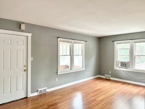 718 Parkway Ave in Elgin, IL - Building Photo - Building Photo