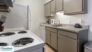 6326 S 107th E Ave, Unit 6426-2 in Tulsa, OK - Foto de edificio - Building Photo