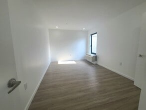 556 Market St, Unit 2B in Newark, NJ - Building Photo - Building Photo