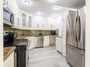 6300 S Falls Cir Dr in Lauderhill, FL - Building Photo - Building Photo