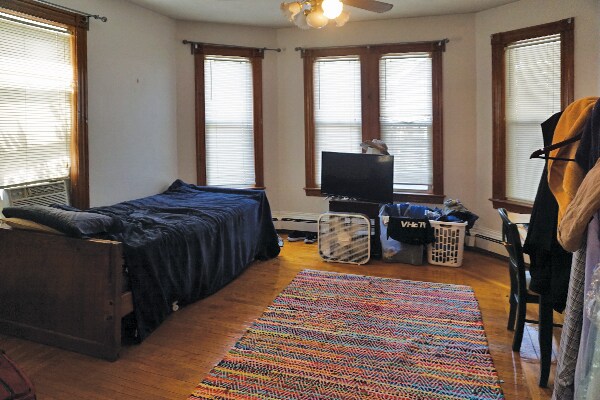 159 Brown St, Unit #1 in Waltham, MA - Building Photo - Building Photo