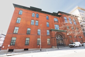 300 Cathedral in Baltimore, MD - Foto de edificio - Building Photo