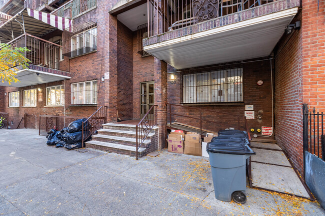 102 S 8th St in Brooklyn, NY - Building Photo - Building Photo