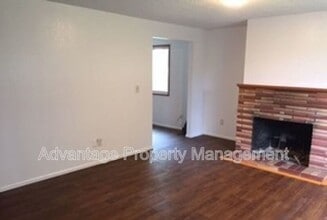 1104 NE North Nebergall Loop in Albany, OR - Building Photo - Building Photo