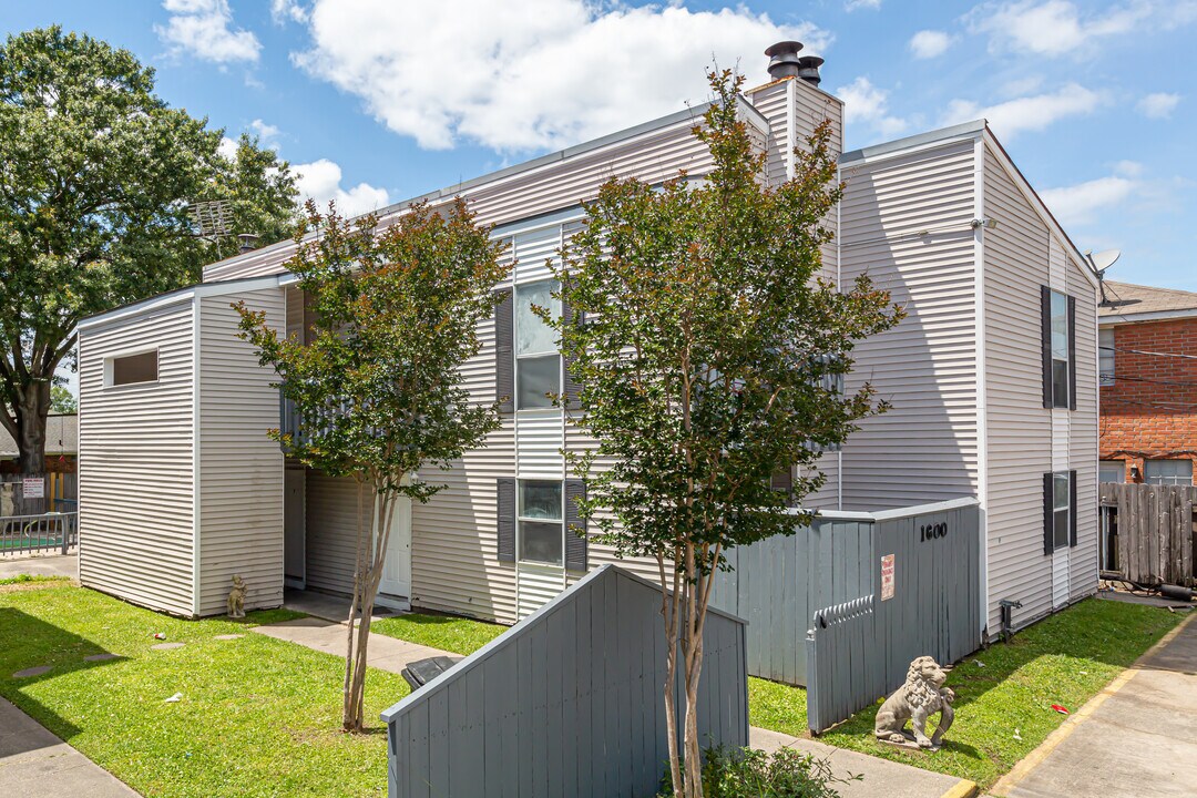 1512-1600 Clearview Pky in Metairie, LA - Foto de edificio