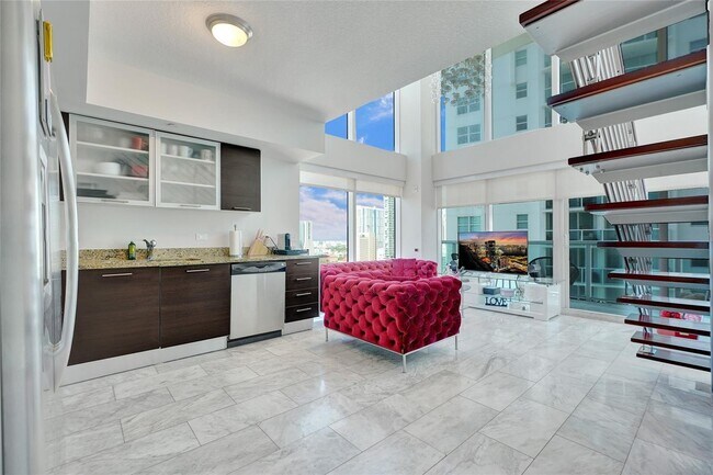 41 SE 5th St, Unit 1317 in Miami, FL - Building Photo - Building Photo