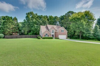 6515 Fairgreen Dr in Suwanee, GA - Building Photo - Building Photo