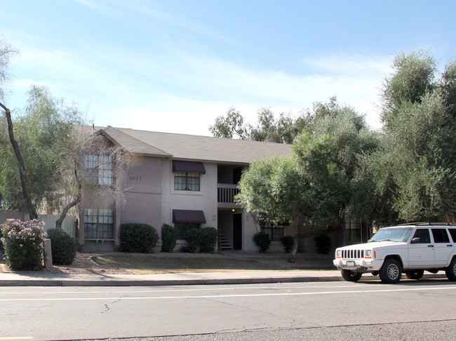 1077 W 1st. St in Tempe, AZ - Foto de edificio - Building Photo