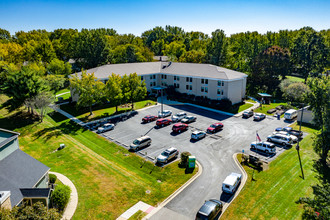 Woods Chapel Lodge in Blue Springs, MO - Foto de edificio - Building Photo