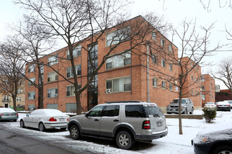 Farwell-Oakley Apartments in Chicago, IL - Building Photo - Building Photo