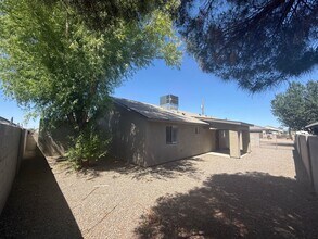 3665 N Kenneth Rd in Kingman, AZ - Building Photo - Building Photo