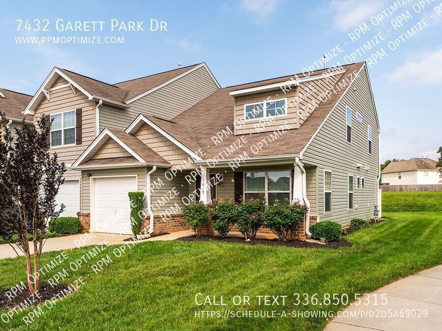 7432 Garett Park Dr in Whitsett, NC - Building Photo