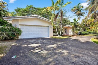 11890 SW 72nd Pl in Miami, FL - Building Photo - Building Photo