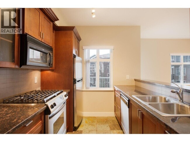 7388 Macpherson Ave in Burnaby, BC - Building Photo - Building Photo