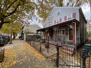 1516 E Montgomery Ave in Philadelphia, PA - Foto de edificio - Building Photo