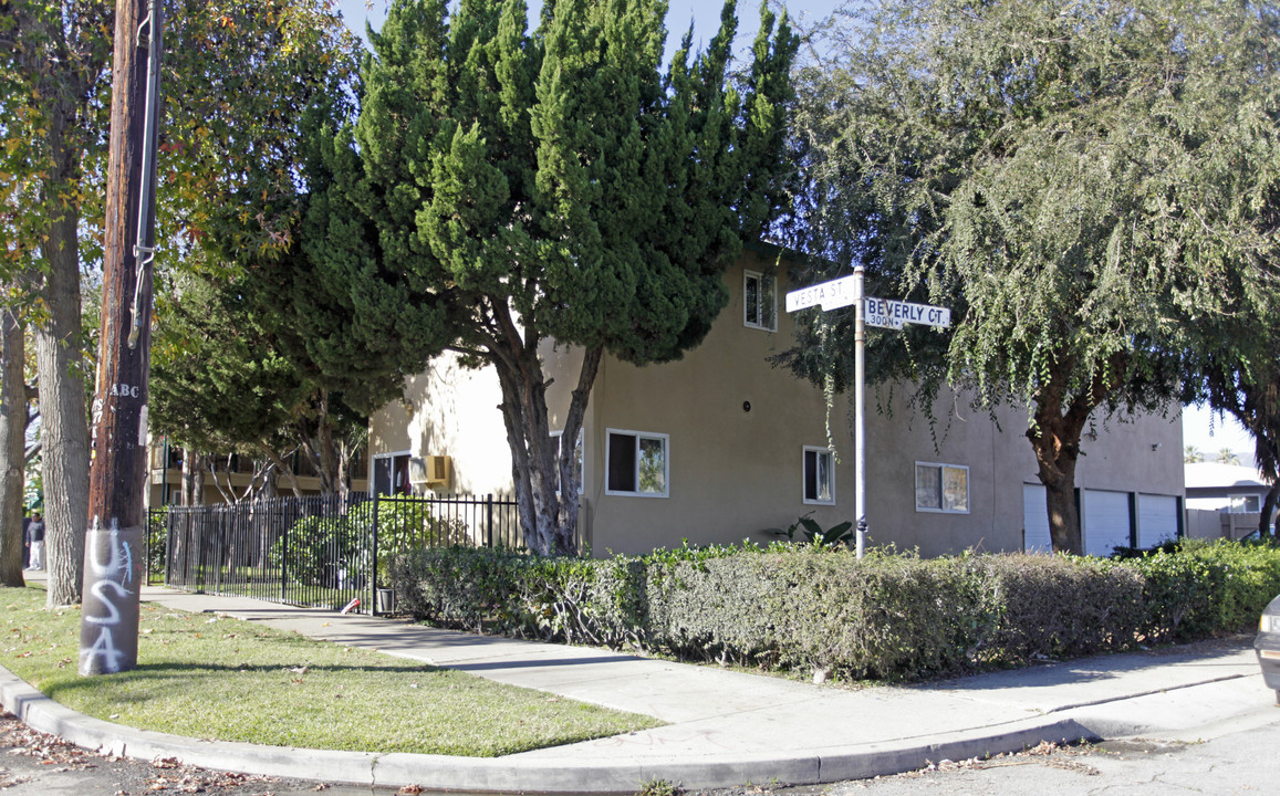 626 W Vesta St in Ontario, CA - Building Photo