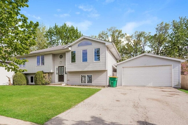 2904 Facel Vega Dr in Joliet, IL - Building Photo - Building Photo