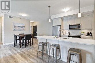 728 Brownstone Dr in Lakeshore, ON - Building Photo - Building Photo