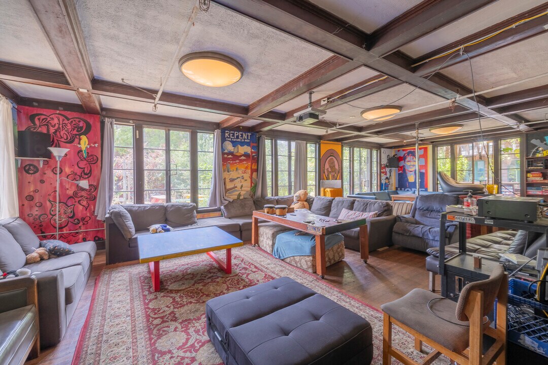 Cloyne Court in Berkeley, CA - Foto de edificio