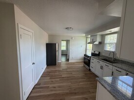 59 South St in Cromwell, CT - Building Photo