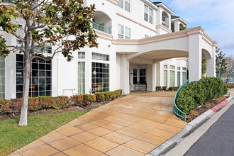 Creekview Senior Community in Orange, CA - Foto de edificio - Building Photo