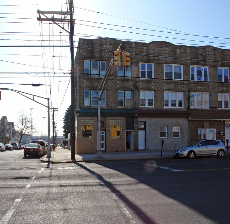 1106 Avenue C in Bayonne, NJ - Building Photo