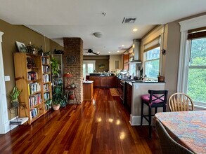 205 Summer St, Unit 3 in Somerville, MA - Building Photo - Building Photo