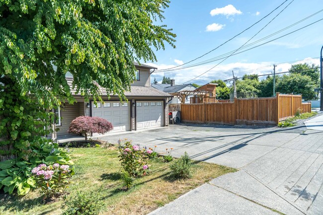 22377-22124 124 Ave in Maple Ridge, BC - Building Photo - Building Photo