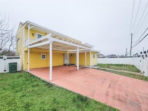 5703 Fraser Ave in Galveston, TX - Building Photo - Building Photo