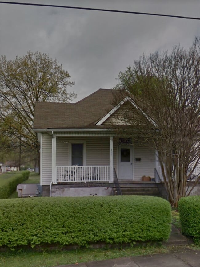 property at 201 E Caldwell Ave