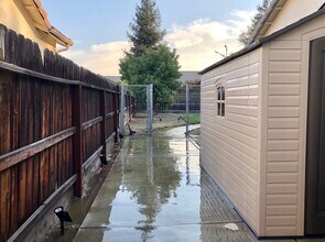 1121 Oak Ave in Fowler, CA - Building Photo - Building Photo