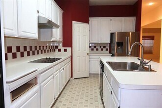 2816 Kings Gate Dr in Carrollton, TX - Building Photo - Building Photo