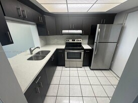 1101 Crystal Lake Dr in Pompano Beach, FL - Building Photo