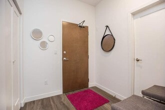 One Eighty Roslyn in Winnipeg, MB - Building Photo - Building Photo