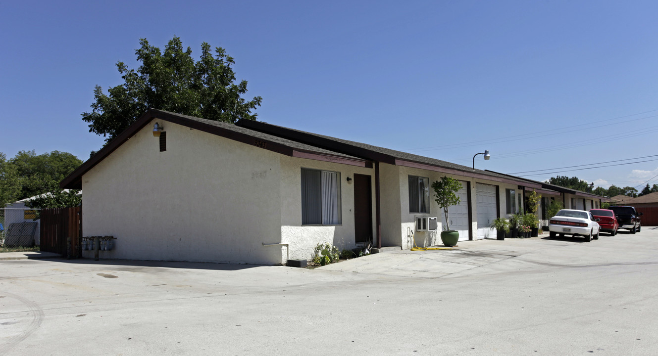 9343-9353 Juniper Ave in Fontana, CA - Building Photo