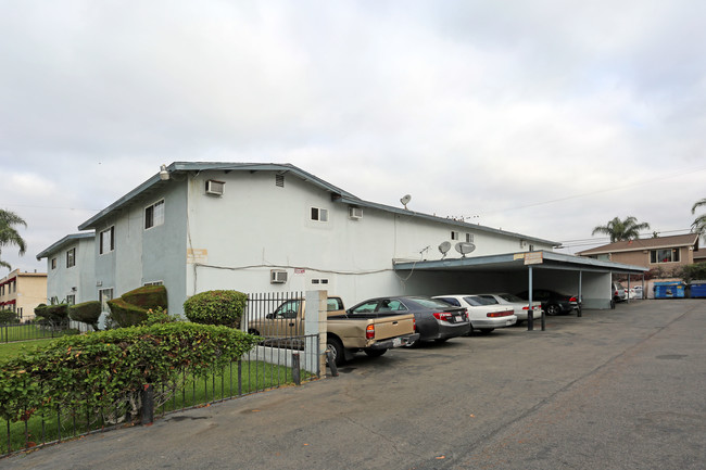 12621 Sunswept Ave in Garden Grove, CA - Foto de edificio - Building Photo