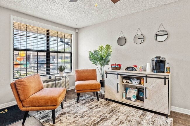 395 Bill France Blvd in Daytona Beach, FL - Building Photo - Building Photo