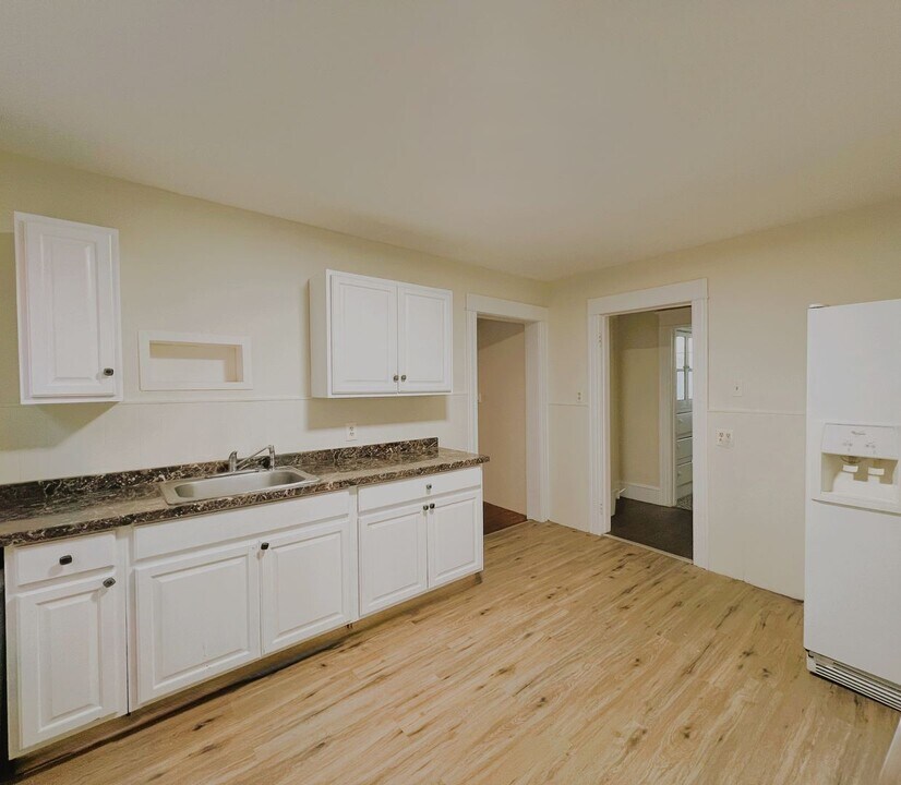 454-456 Tyler St in Pittsfield, MA - Building Photo