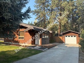1782 SW Forest Ridge Ave in Bend, OR - Building Photo