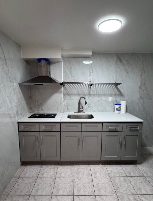 34-49-49 69th St, Unit A in Queens, NY - Building Photo - Building Photo